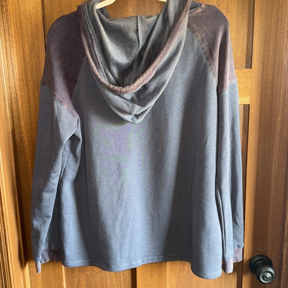 Hem & Thread Sweatshirt - Picture 6 of 6